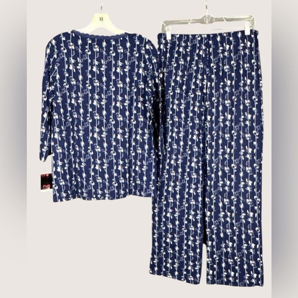 NWT Maidenform pajama set. Size Medium. #10308 - Picture 2 of 5